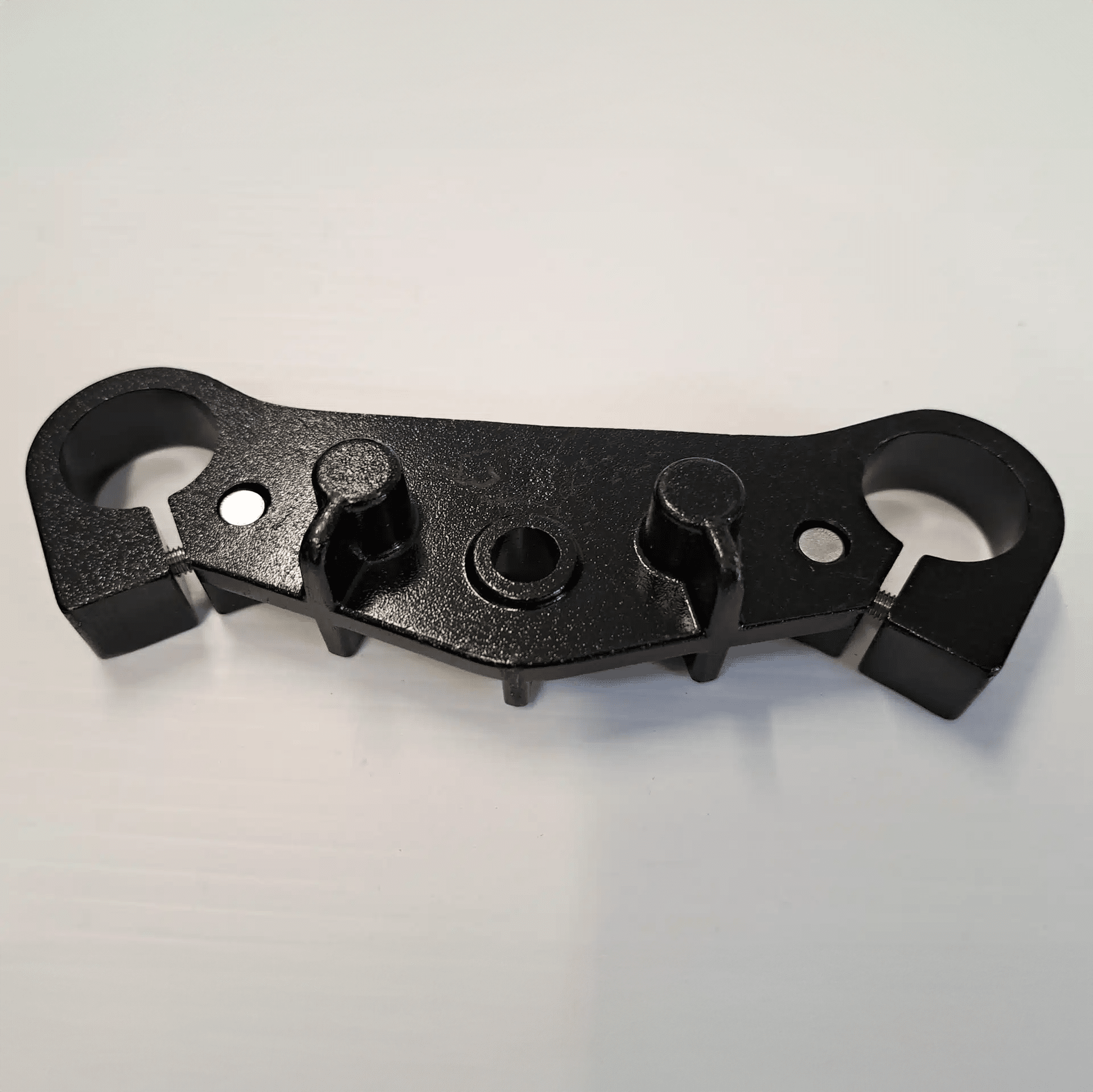 Lower front fork bracket for TT350R and TT750R