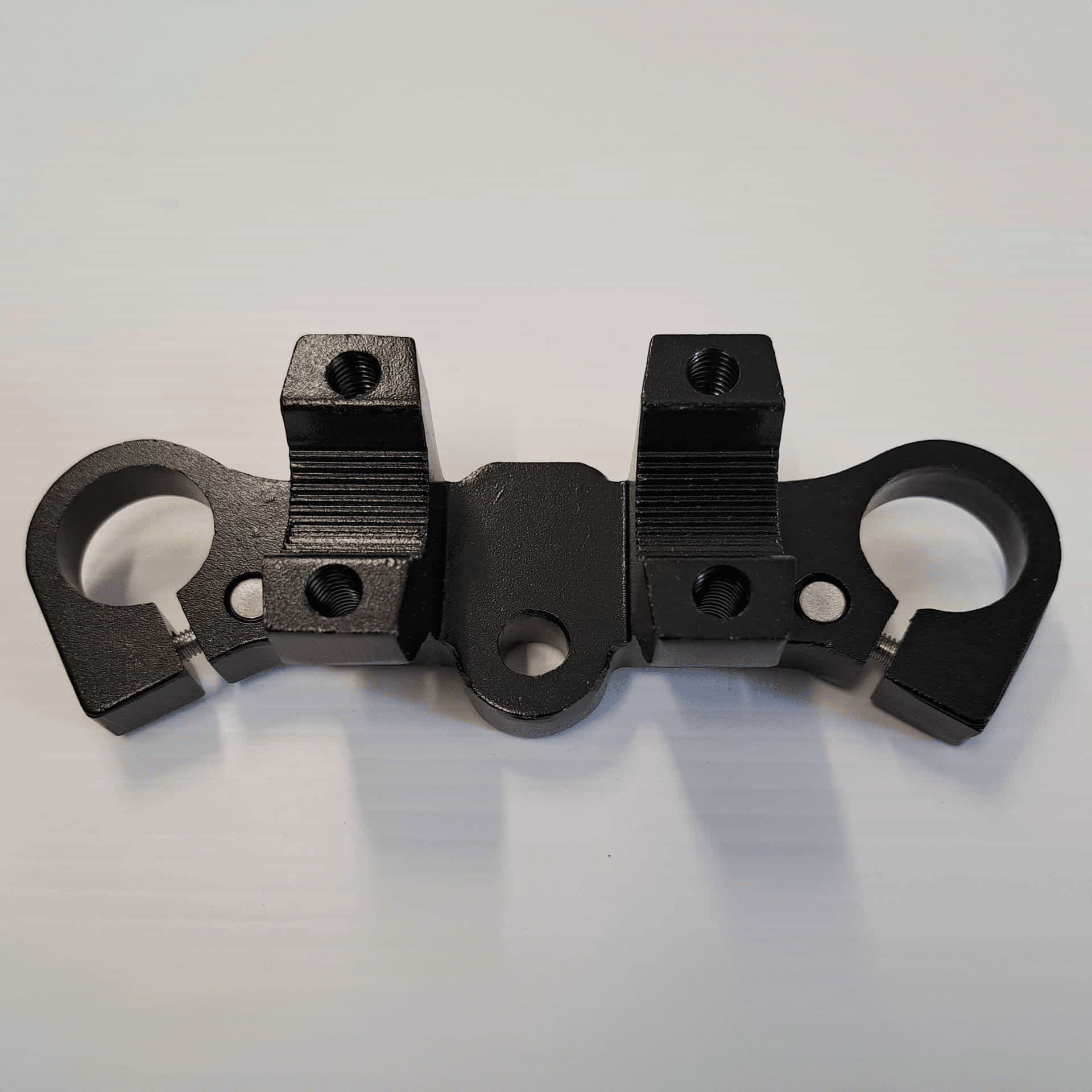 Upper front fork bracket for TT350R and TT750R